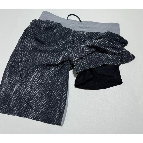 LULULEMON Grey Black T.H.E. Shorts 9" Lined Bleached Herringbone Mens Size Small - Picture 5 of 9
